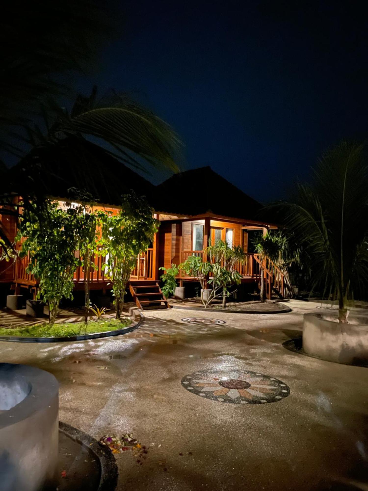 Mangrove Beach Hut Нуса-Лембонган Экстерьер фото
